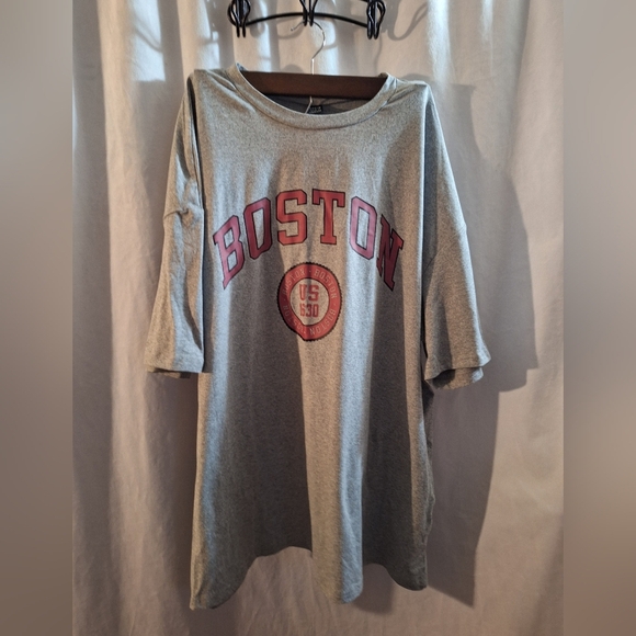 SHEIN Gray Tee with Red Graphic - Picture 1 of 5